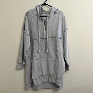 We the free oversized hoodie. Size extra small. Fits very oversized!